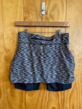 Load image into Gallery viewer, Size S Athleta B&amp;W Skort

