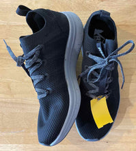 Load image into Gallery viewer, 9.5 REI Men&#39;s Shoes
