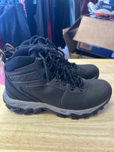 Load image into Gallery viewer, 8 Columbia Men's Hiking Boots
