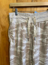 Load image into Gallery viewer, Size M Athleta Camo Women's Pants
