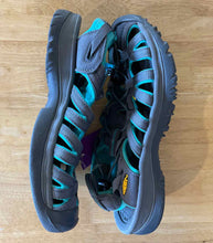 Load image into Gallery viewer, Shoe Size 8.5 Keen Grey Sandals
