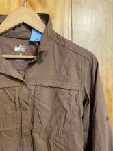 Load image into Gallery viewer, Size M REI Brown Women&#39;s Long Sleeve Shirt

