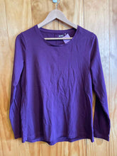 Load image into Gallery viewer, Size M Duluth Trading Co. Purple Women's Long Sleeve Shirt

