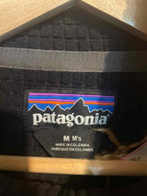 Load image into Gallery viewer, Size Medium Patagonia Men's Light Jacket
