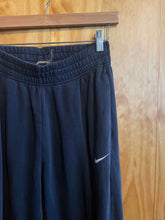 Load image into Gallery viewer, Size Small Nike Men's Sweatpants
