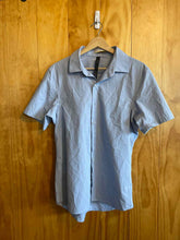 Load image into Gallery viewer, Size Small Lululemon Men's Short Sleeve Shirt
