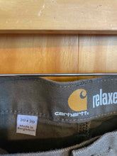 Load image into Gallery viewer, Size 30 Carhartt Men&#39;s Pants

