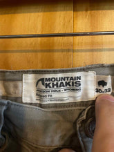 Load image into Gallery viewer, Size 30x32 Mountain Kahkis Men's Pants
