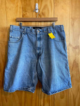 Load image into Gallery viewer, Size 38 Levi's Men's Shorts
