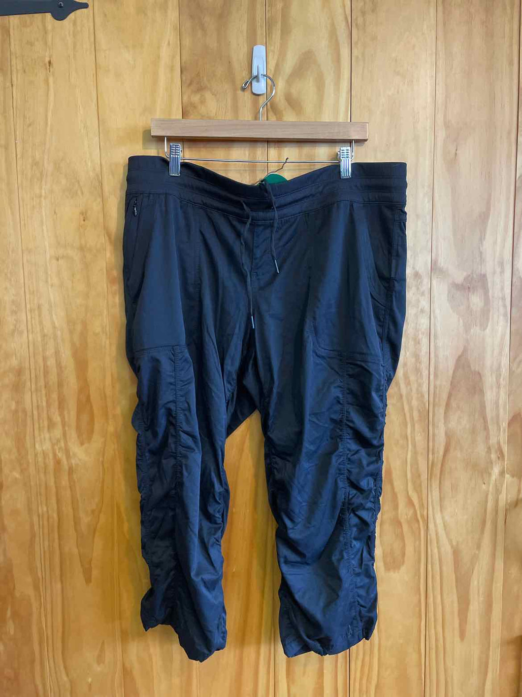 Size XXL The North Face Black Women's Capris