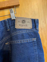 Load image into Gallery viewer, Size 42 Wrangler Men&#39;s Jeans
