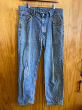 Load image into Gallery viewer, Size 34x32 Levi Strauss &amp; Co. Men's Jeans
