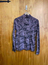 Load image into Gallery viewer, Size M Athleta Pink Women&#39;s Long Sleeve Shirt
