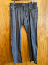 Load image into Gallery viewer, Size 36 Oakley Men&#39;s Pants
