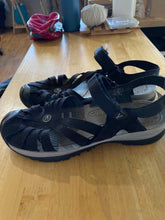 Load image into Gallery viewer, Women's Shoe Size 10.5 Keen Black Sandals
