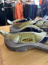 Load image into Gallery viewer, Unknown Keen Men's Sandals
