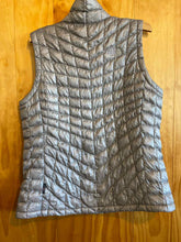 Load image into Gallery viewer, Size Large The North Face Grey Women's Vest
