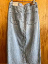 Load image into Gallery viewer, Size 6 American Eagle Blue Skirt
