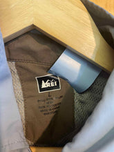 Load image into Gallery viewer, Size L REI Men's Short Sleeve Shirt
