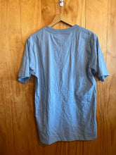 Load image into Gallery viewer, Size Medium Mountain Hardwear Men&#39;s Short Sleeve Shirt
