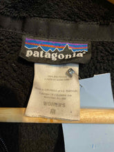 Load image into Gallery viewer, Size Medium Patagonia Black Women&#39;s Fleece Sweatshirt
