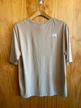 Load image into Gallery viewer, Size XL The North Face Men's Short Sleeve Shirt
