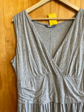 Load image into Gallery viewer, Size X-Large The North Face Grey Dress
