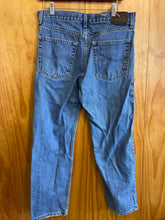 Load image into Gallery viewer, Size 33 Lee Men's Pants
