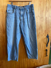 Load image into Gallery viewer, Size 34 Gravel Gear Men's Jeans
