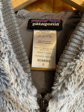 Load image into Gallery viewer, Size Small Patagonia Grey Women's Vest
