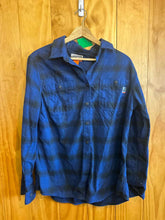 Load image into Gallery viewer, Size M 40 Grit By Duluth Trading Men's Long Sleeve Shirt

