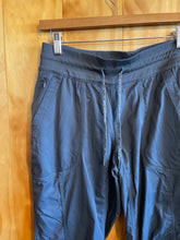 Load image into Gallery viewer, Size M The North Face Grey Women&#39;s Pants
