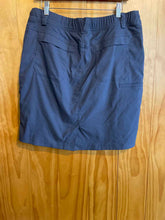 Load image into Gallery viewer, Size 14 Duluth Trading Grey Skirt

