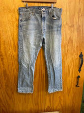 Load image into Gallery viewer, Size 36 Levi Men&#39;s Pants
