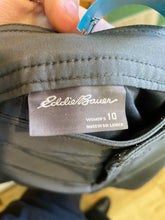 Load image into Gallery viewer, Size 10 Eddie Bauer Grey Skort
