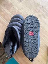 Load image into Gallery viewer, 11 The North Face Men's Slippers
