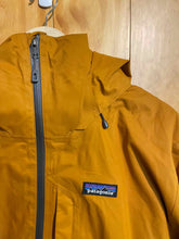 Load image into Gallery viewer, Size M Patagonia Men&#39;s Winter Jacket
