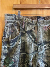 Load image into Gallery viewer, Size 38 Mossy Oak Men's Pants
