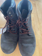 Load image into Gallery viewer, Women's Shoe Size 7.5 Timberland Grey Boots
