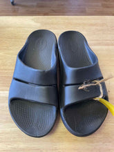 Load image into Gallery viewer, Shoe Size 11 Oofos Black Sandals
