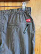 Load image into Gallery viewer, Size 6 The North Face Olive Women's Capris
