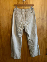 Load image into Gallery viewer, Size 30x32 Mountain Khakis Men's Pants
