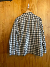 Load image into Gallery viewer, Size Large Duluth Trading Green Women&#39;s Flannel

