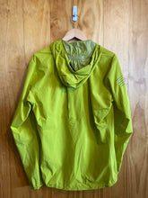 Load image into Gallery viewer, Size Medium Salomon Men's Light Jacket
