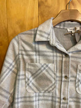Load image into Gallery viewer, Size Medium beachlunchlounge Cream Women's Flannel
