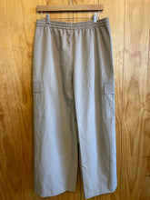 Load image into Gallery viewer, Size M Athleta Khaki Women's Pants

