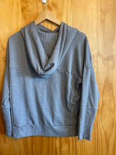 Load image into Gallery viewer, Size M Saucony Gray Women&#39;s Sweater &amp; Sweatshirt
