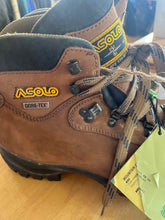 Load image into Gallery viewer, 13 vasque Men's Hiking Boots
