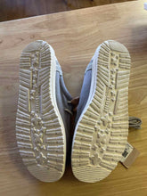 Load image into Gallery viewer, 10 hey dude Men&#39;s Shoes
