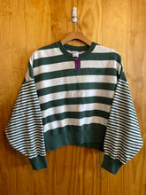 Load image into Gallery viewer, Size X-Large Nike Green Women's Long Sleeve Shirt
